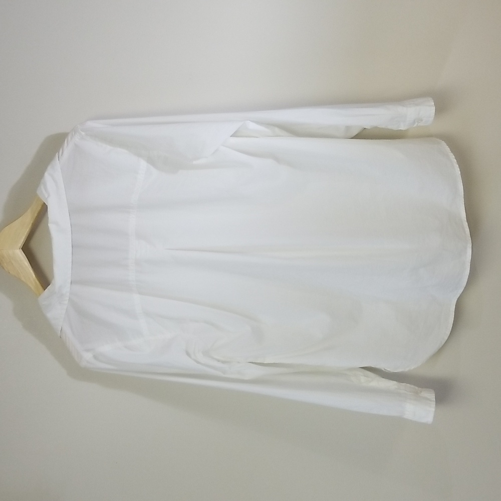 Old Navy Classic Crisp White Button Down Shirt - Picture 5 of 7